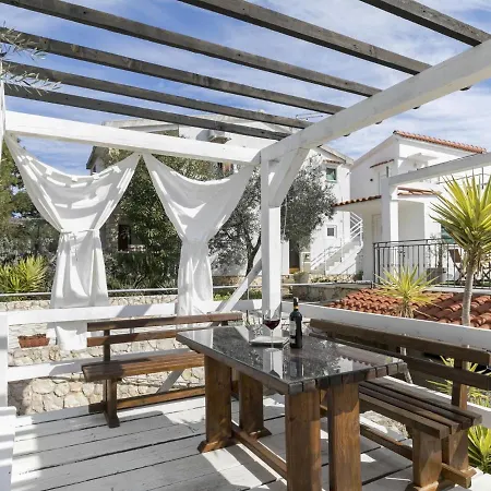 Casa vacanze Lovely In With Swimming Pool *