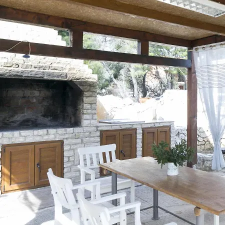 Lovely In With Swimming Pool Holiday home Vir